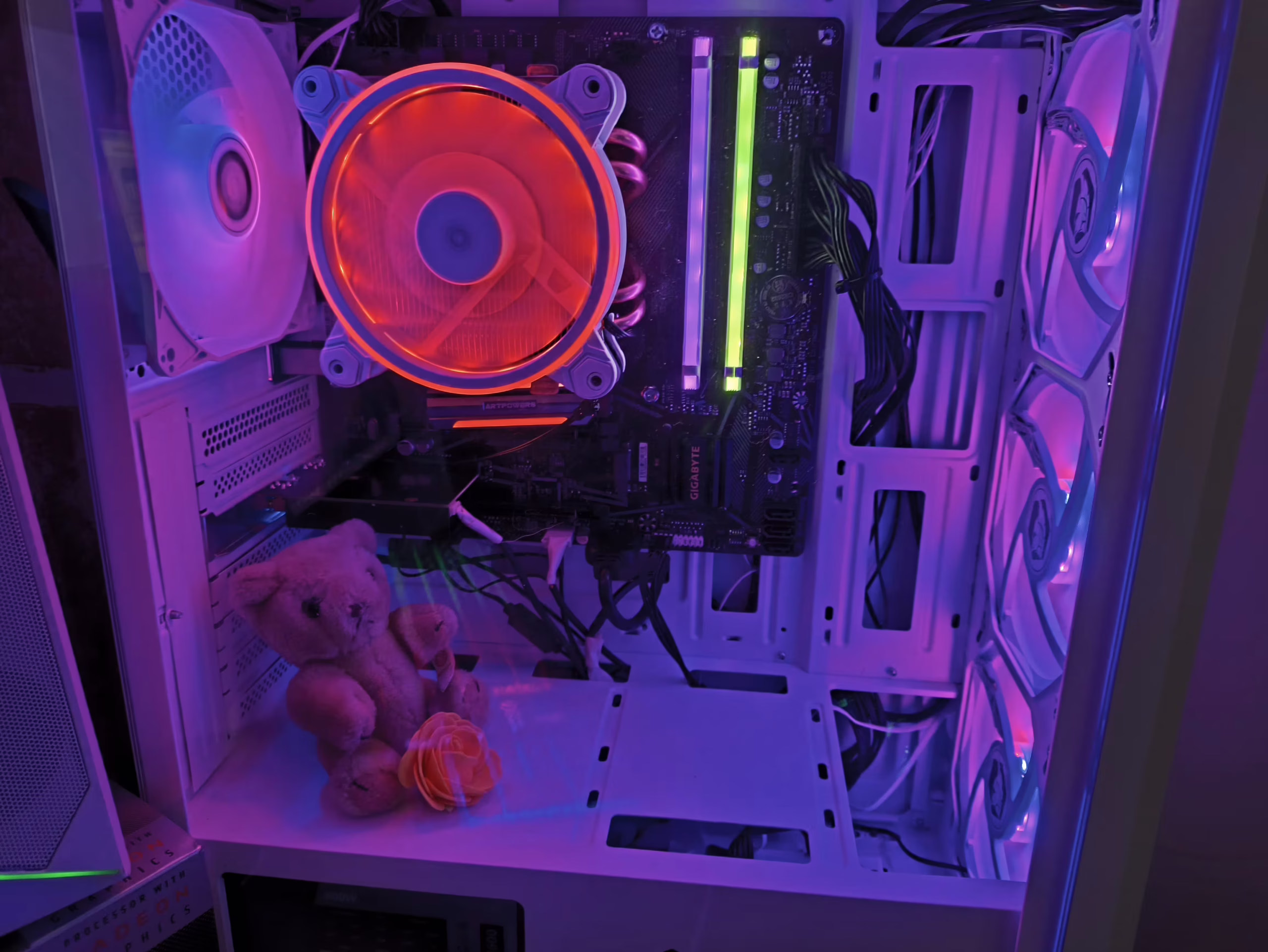 5 PC Gamer NextGen2025 "Full White"