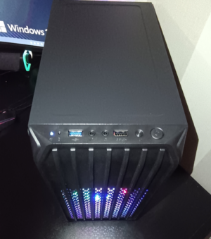 PC Compact PolyMalin2026 – Ryzen 5 3400G / Vega 8 – SSD NVMe 512 Go – Wi-Fi 6 – Windows 11 Pro – Noir ou Blanc (Idéal bureautique & multimédia 1080p)