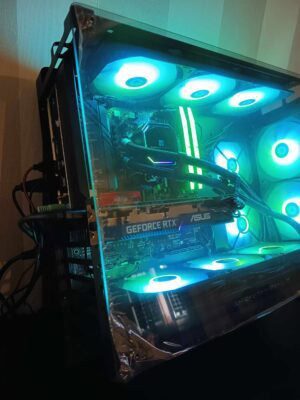 Fichier : pc-gaming-illumine-verte-bleu.jpg.